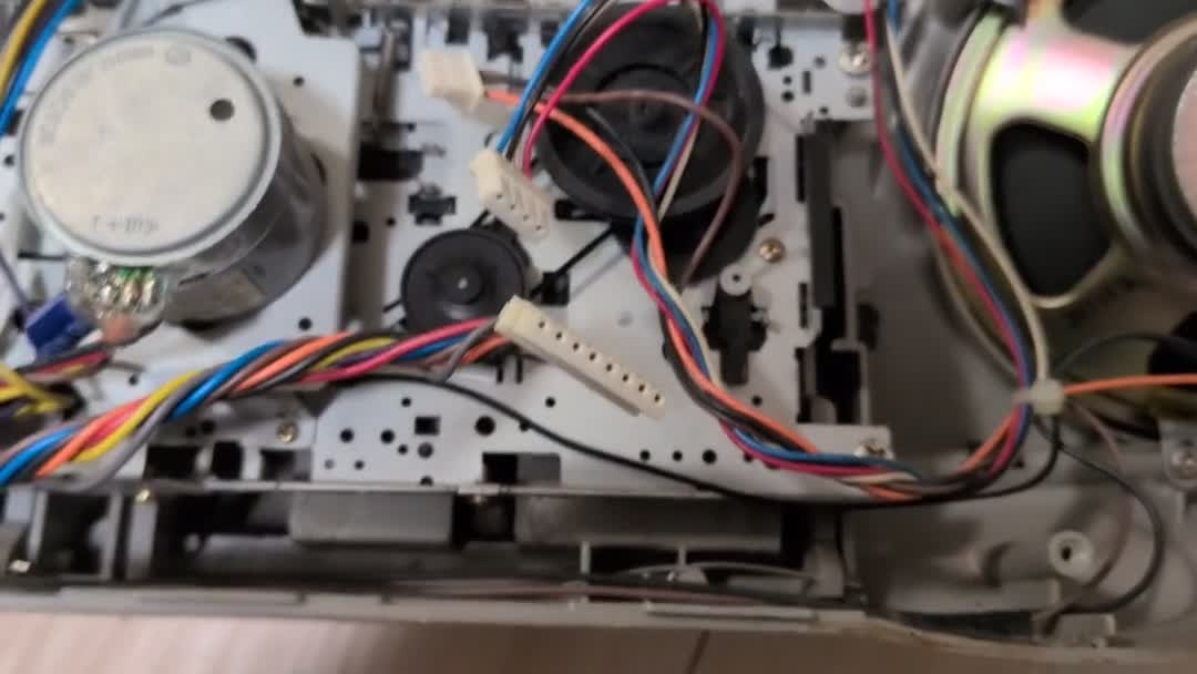 切れてプーリーから外れていたゴムベルト